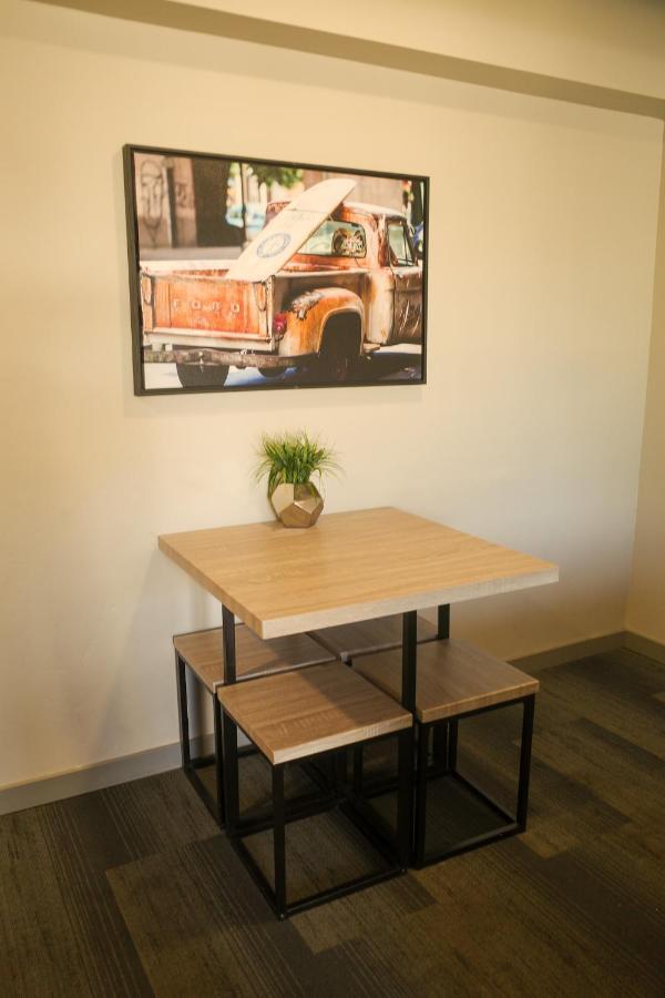 Superior Family Room Pet Friendly