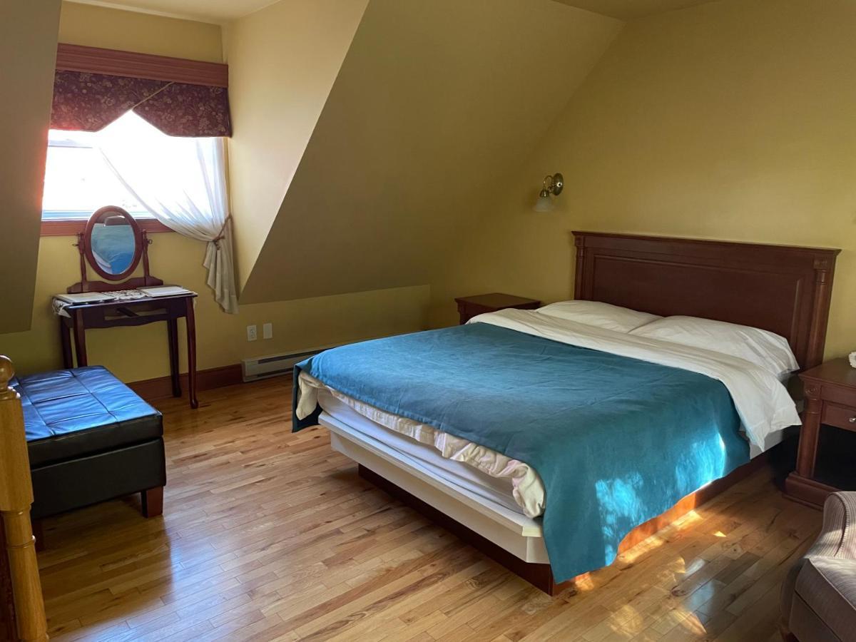 Deluxe Queen Room with Two Queen Beds