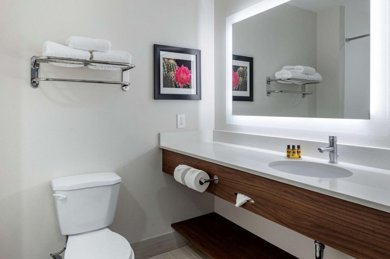 Two-Bedrooms King Suite