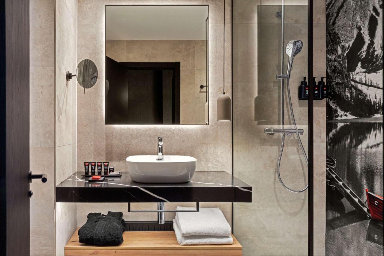 Superior Room,1306525264:JPEG