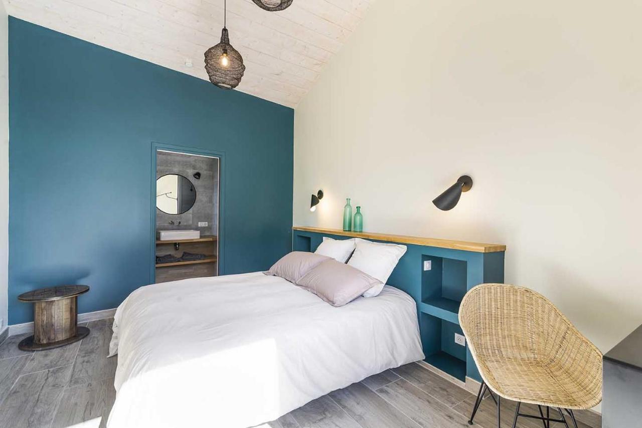 Chambre Lit King-Size - Vue sur Piscine