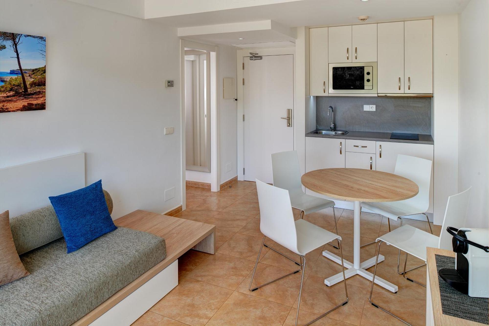 Superior One Bedroom Apartment
