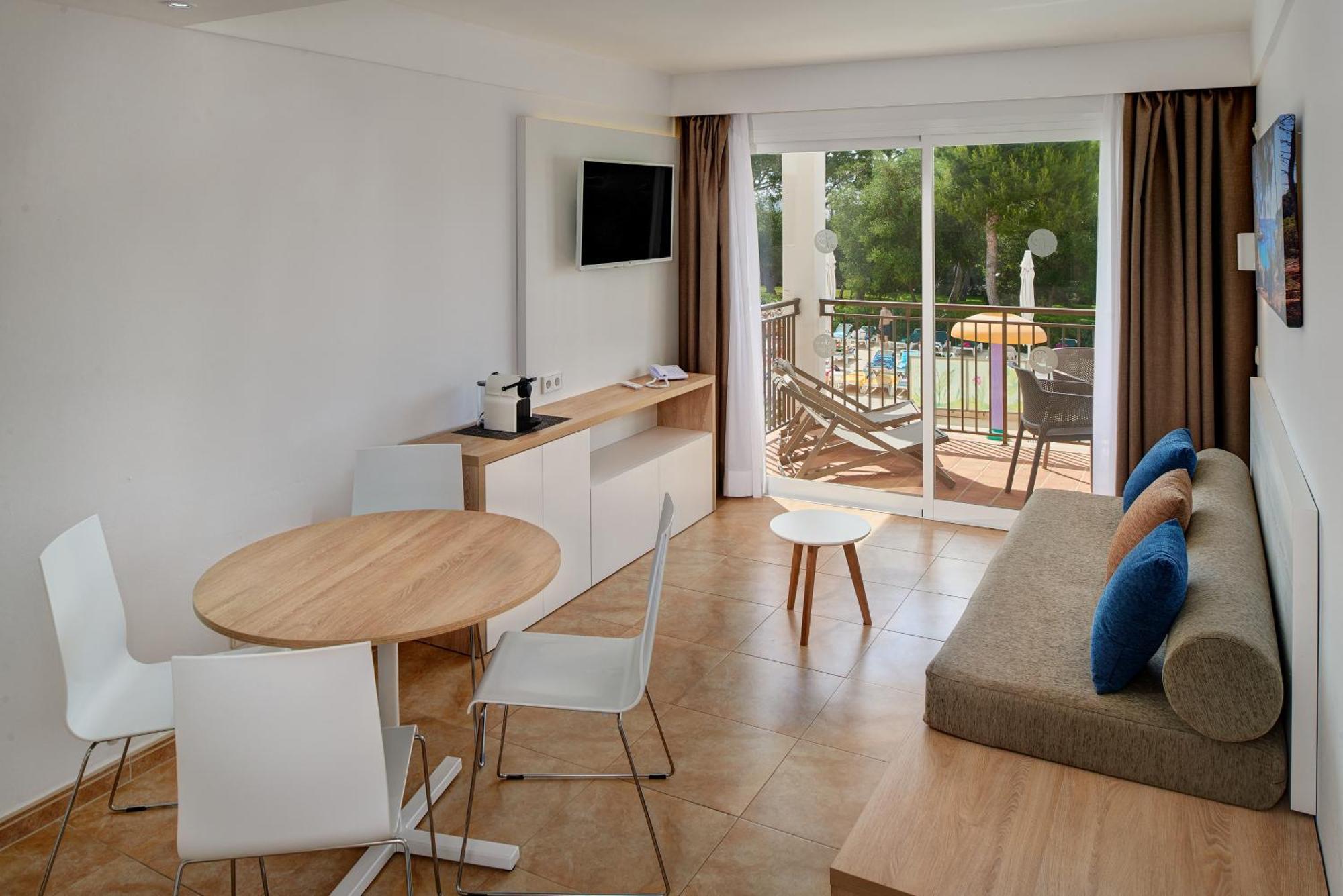 Superior One Bedroom Apartment