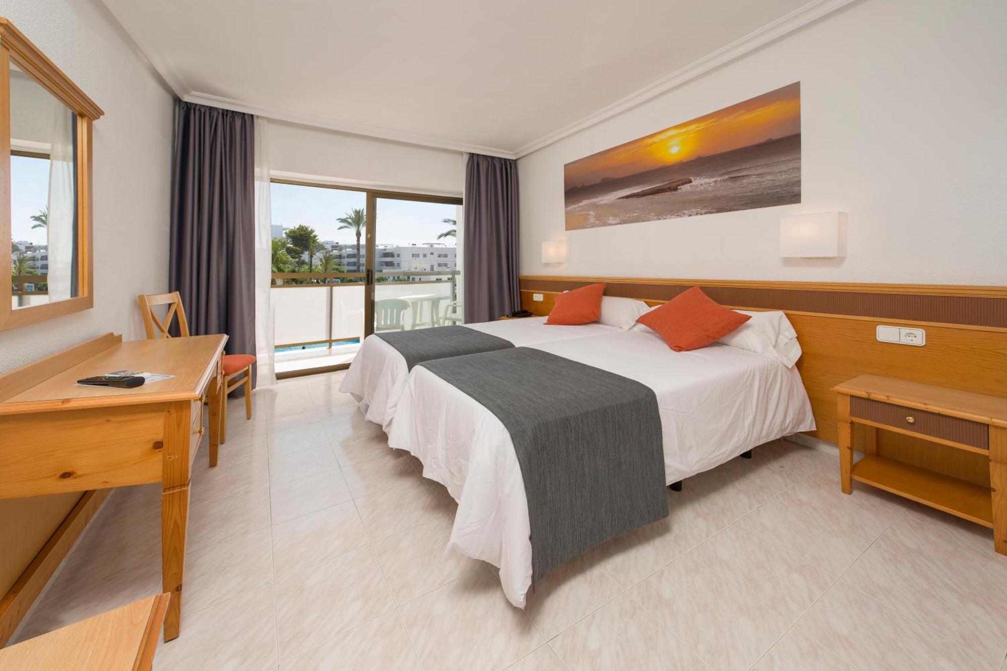 Twin Room with Pool View
