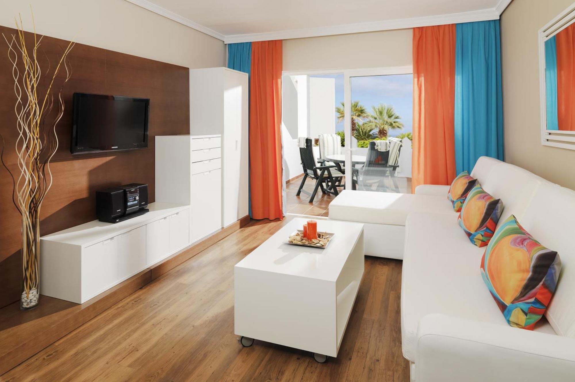 One-Bedroom Apartment Terrace,1306952200:JPEG