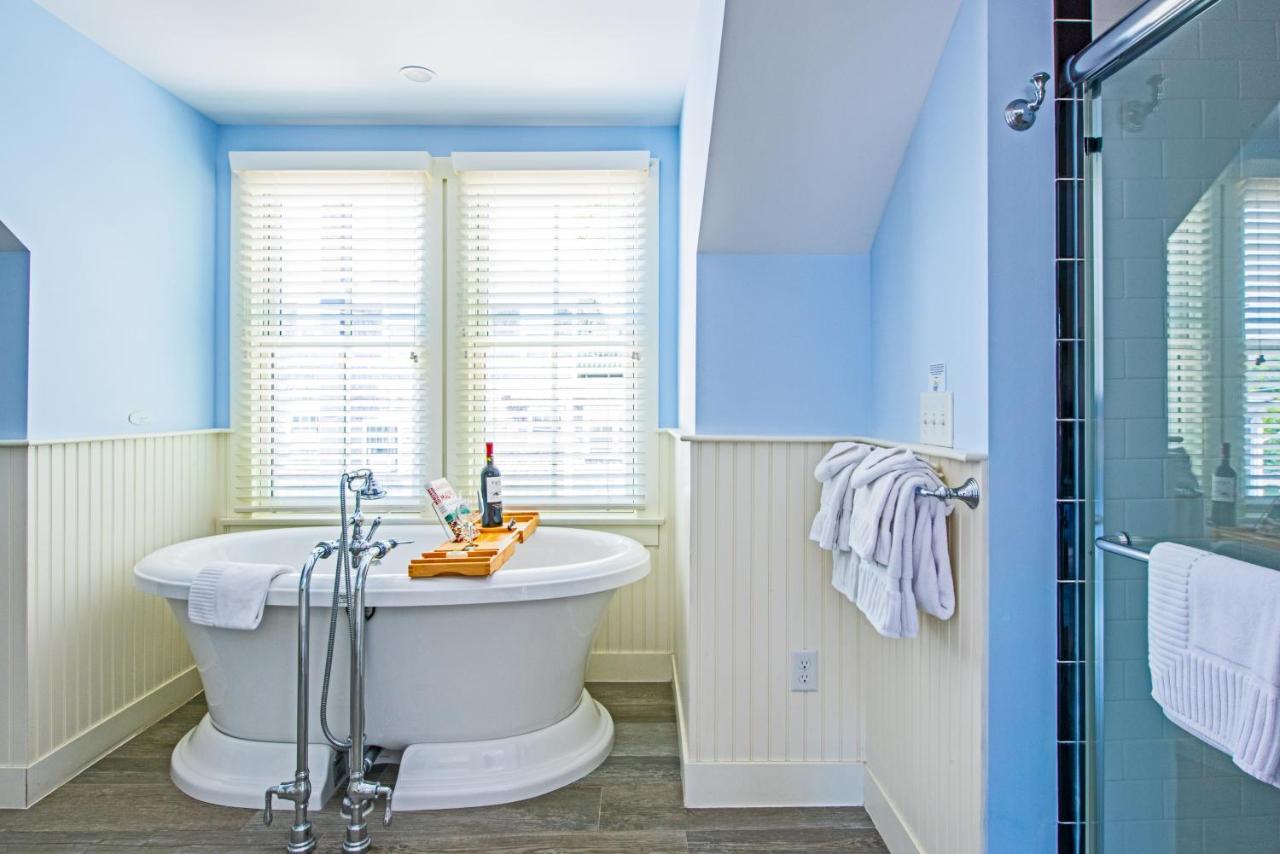 King Suite Spa Bath