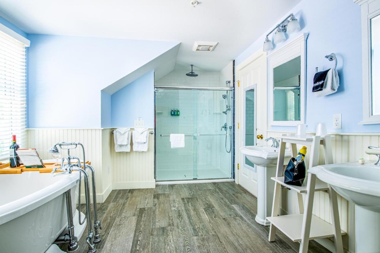 King Suite Spa Bath