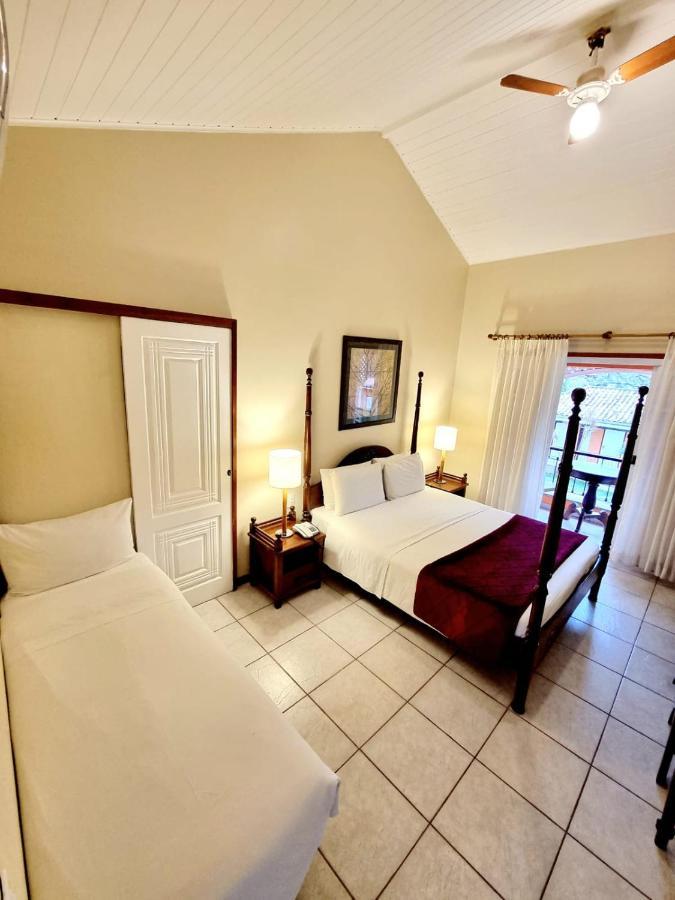 Quarto Triplo com Varanda
