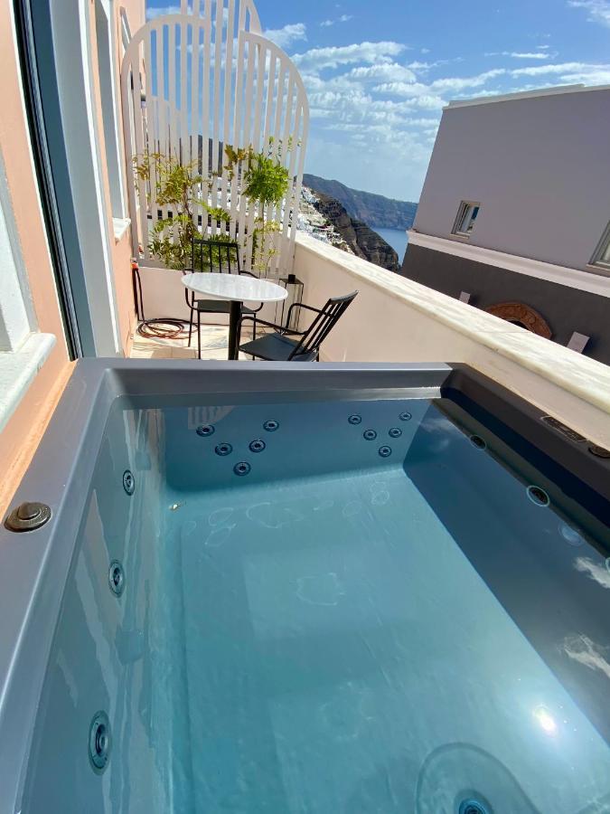 Junior Suite with Outdoor Hot Tub and partial Caldera View