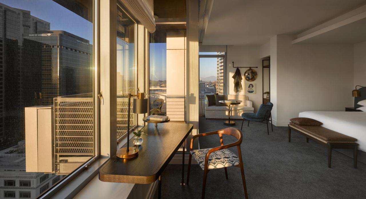 Habitación Premium con cama extragrande, balcón y vistas a la ciudad
