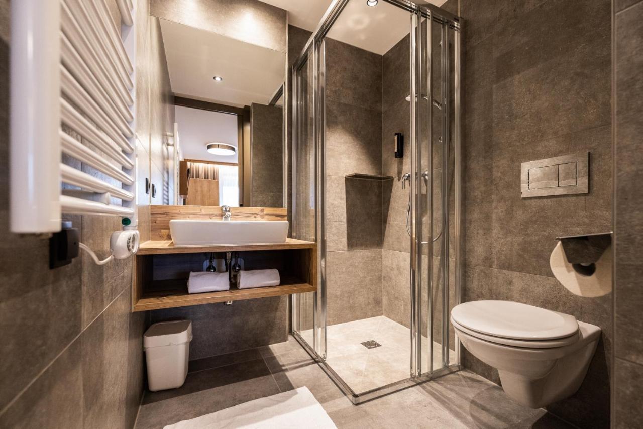 Comfort Three-Bedroom Apartment with Balcony