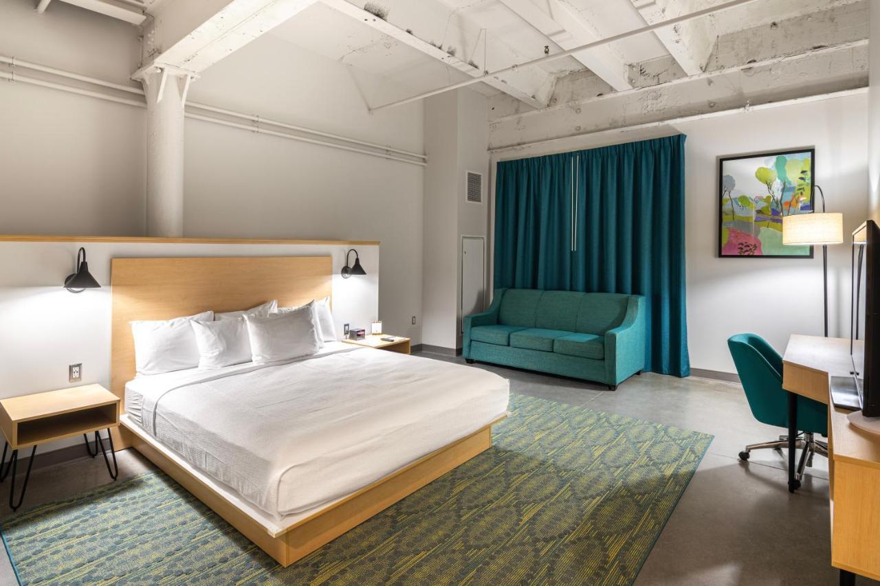 Standard King Room