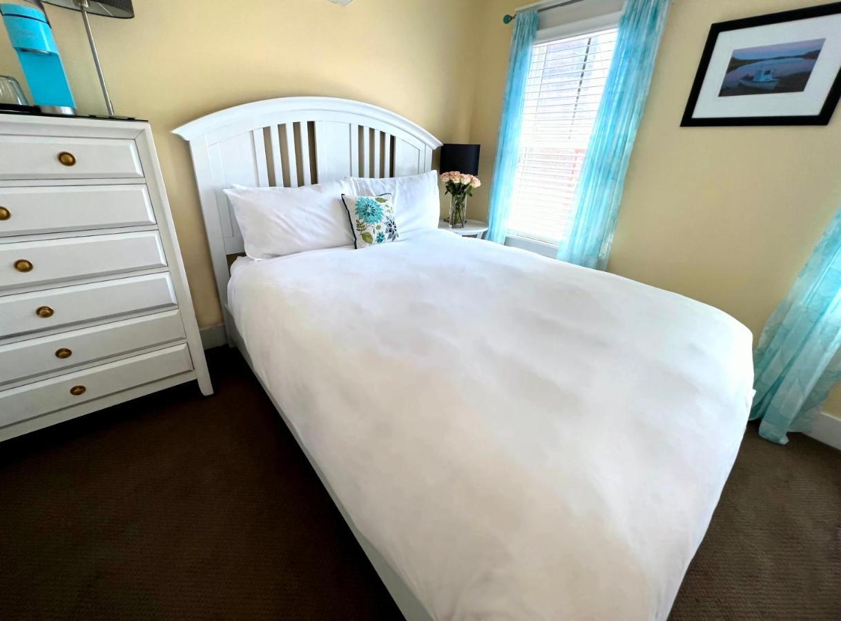 Queen Bed Private Bath