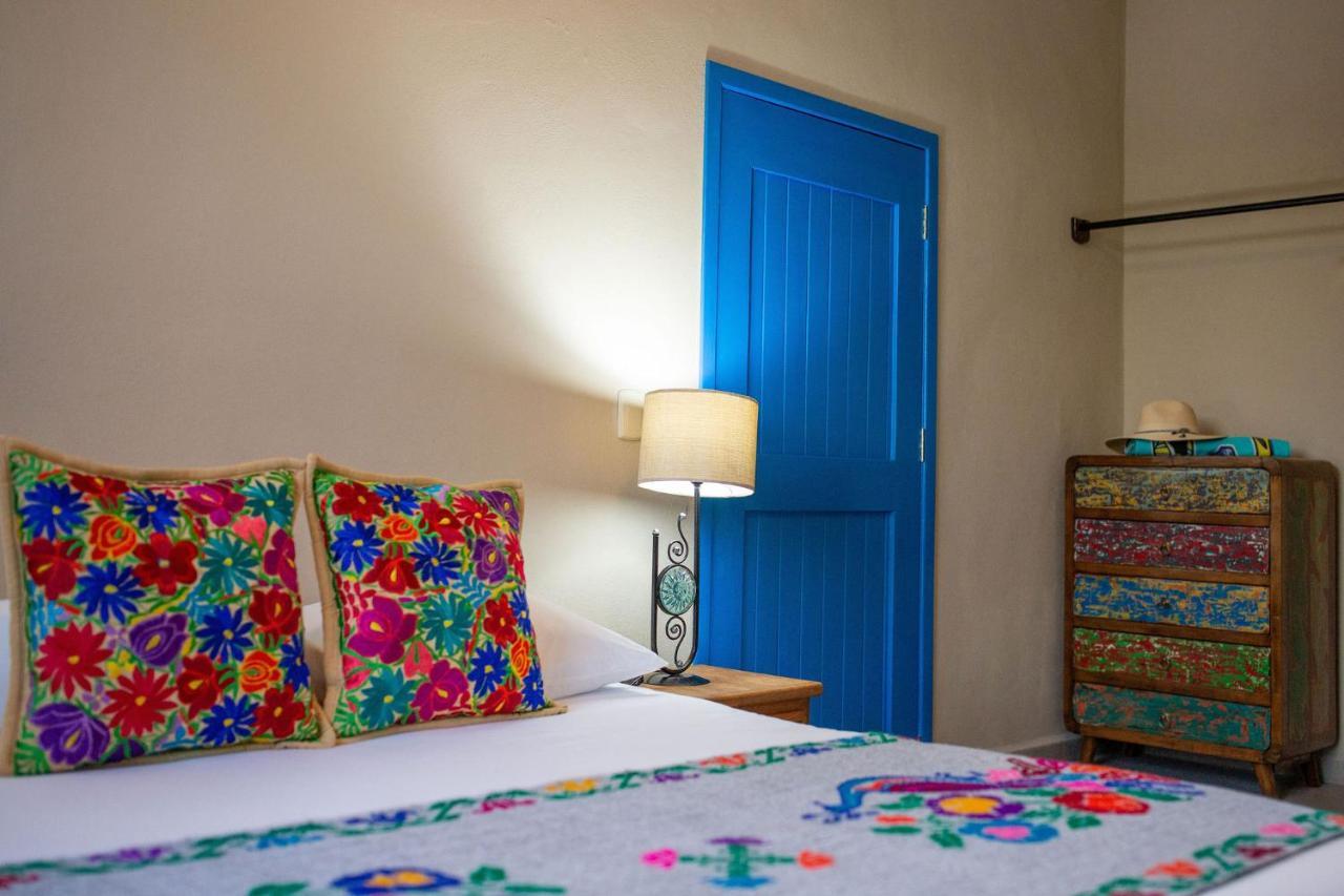 Habitación con cama grande