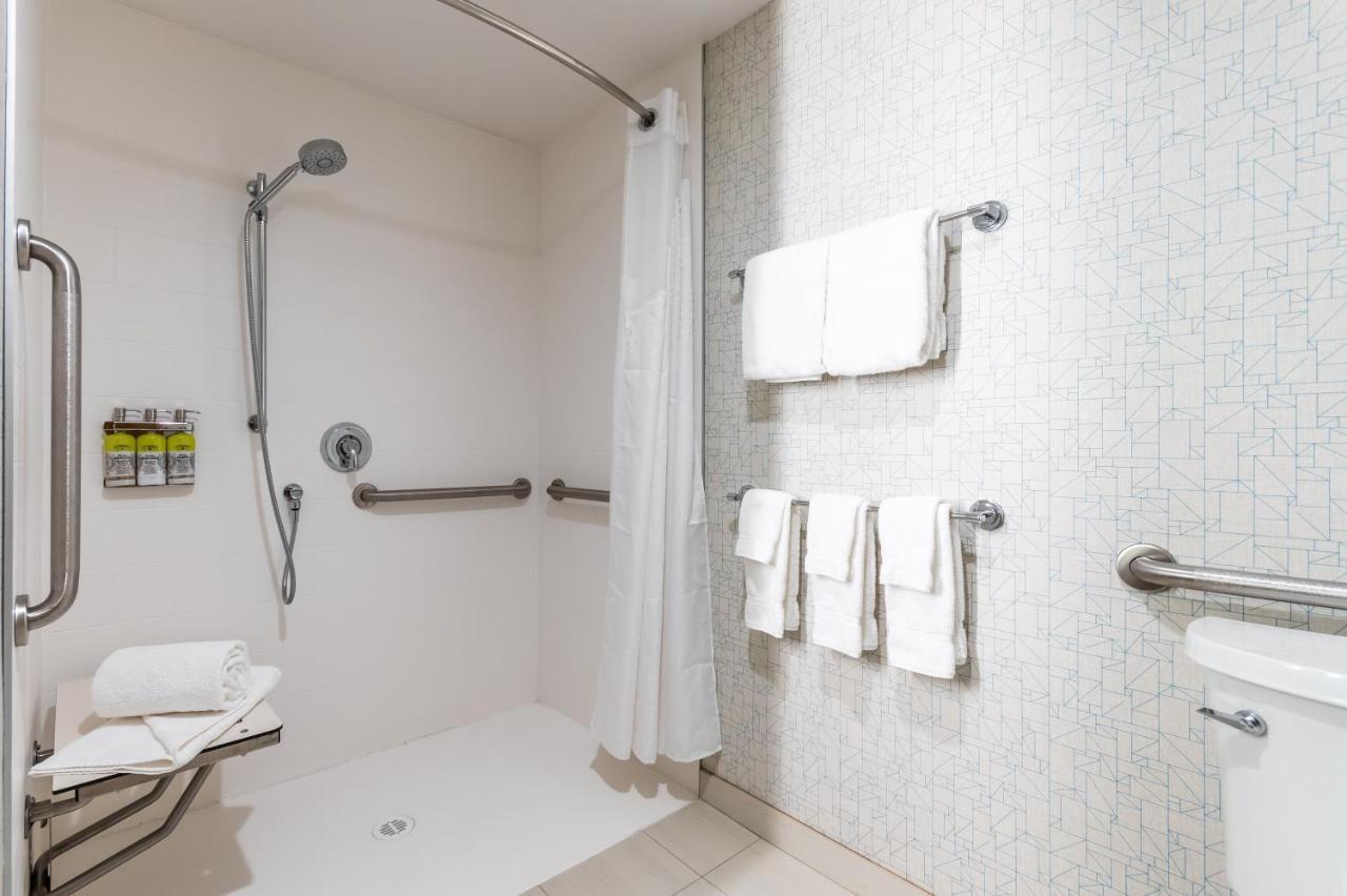 Standard King Room with Mobility Accessible Roll-In Shower