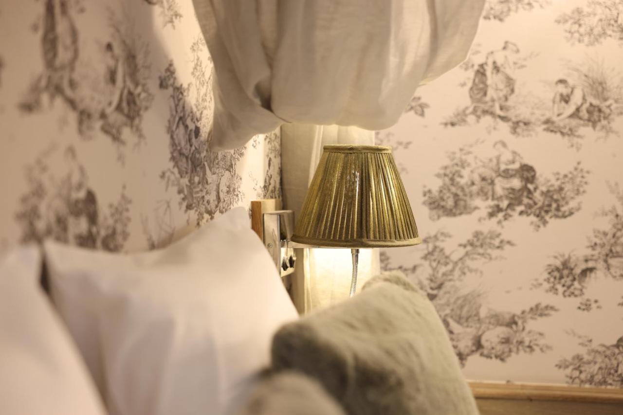 Small Cozy Room