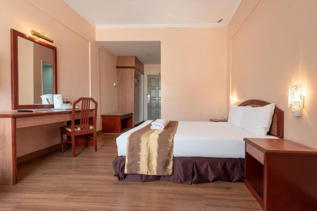Standard Queen Room