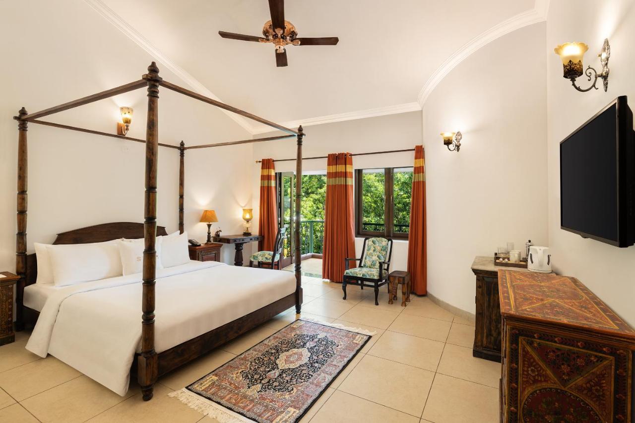 Deluxe King Pool View with Balcony
