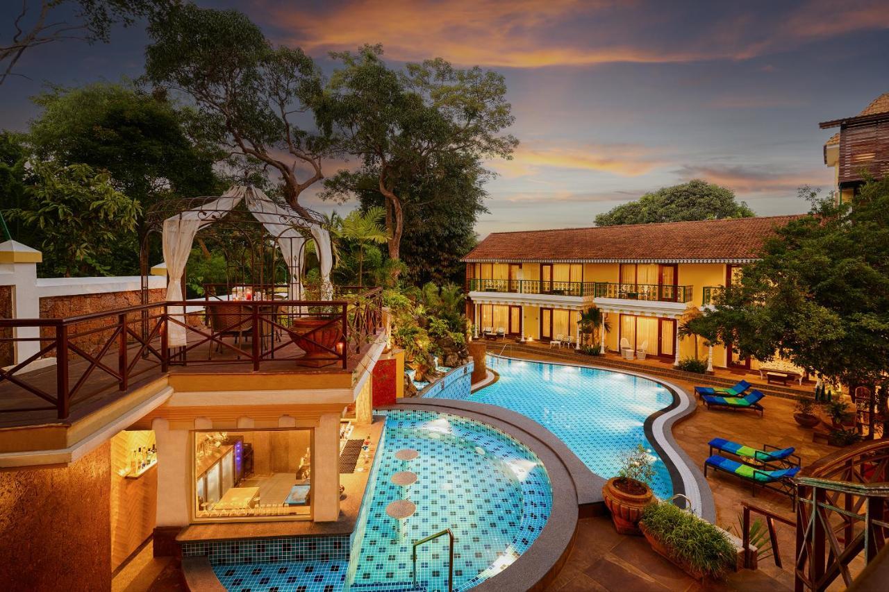 Deluxe Twin Pool View with Balcony