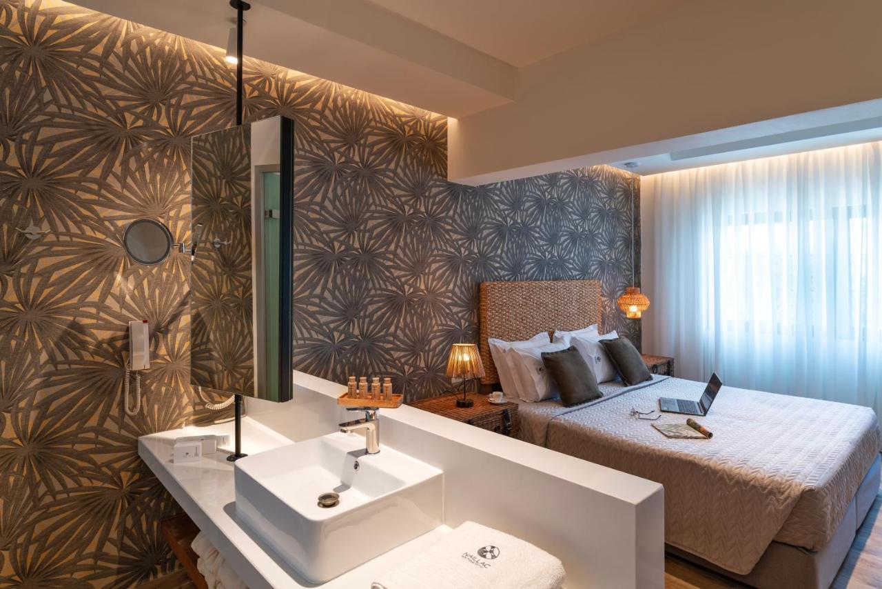 Superior Doppel-/Zweibettzimmer mit Poolblick