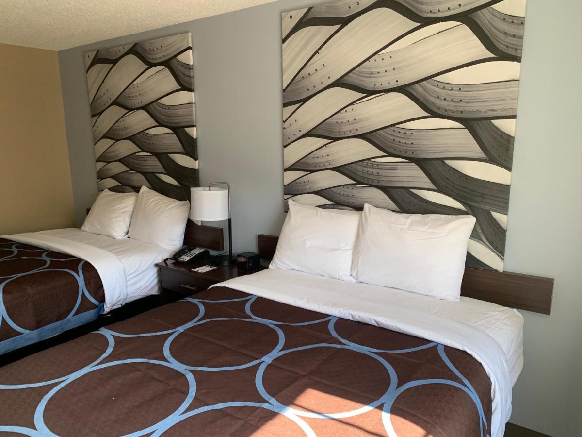 Queen Room with Two Queen Beds and Bath Tub - Mobility Accessible/Non-Smoking