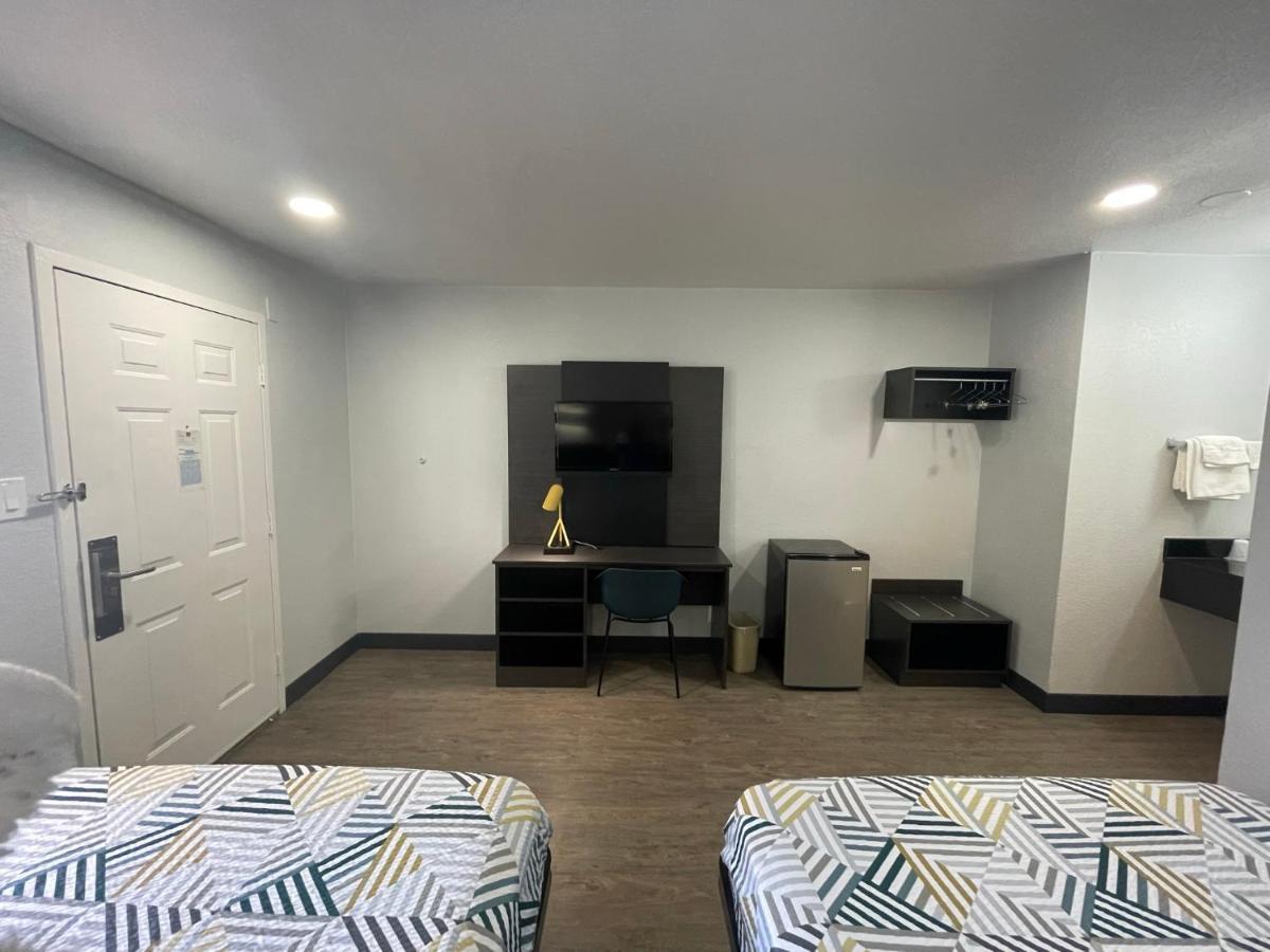 Double Room with Two Double Beds - Non-Smoking
