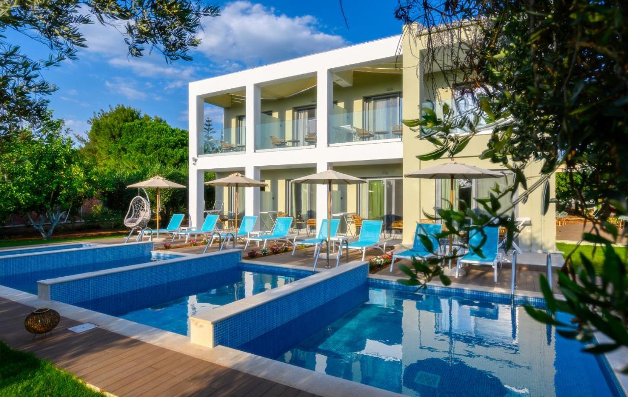 Deluxe Vierbettzimmer mit privatem Pool