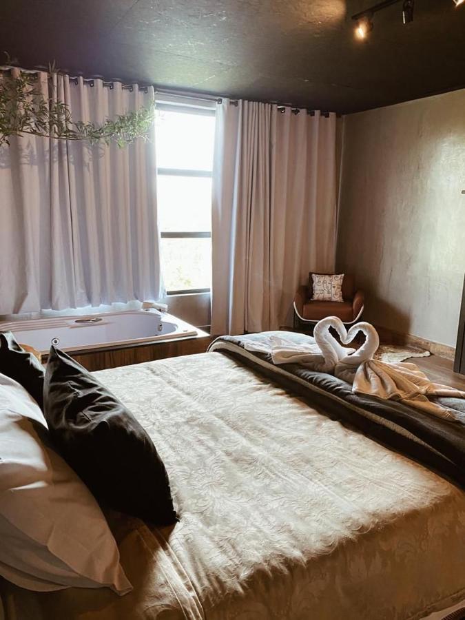Deluxe Suite with Spa Bath