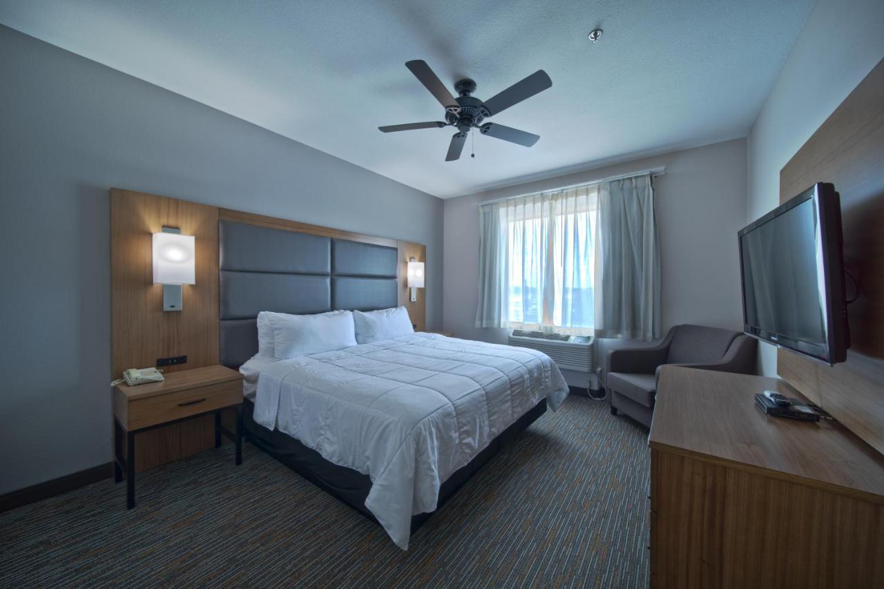 One-Bedroom King Suite - Non-Smoking