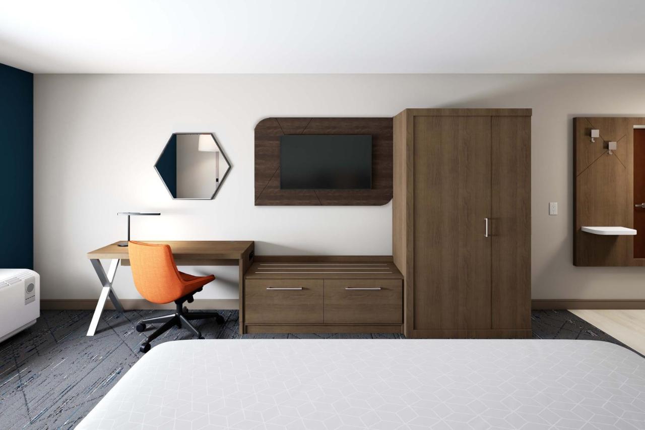 Standard Queen Room with Two Queen Beds and Bath/Shower