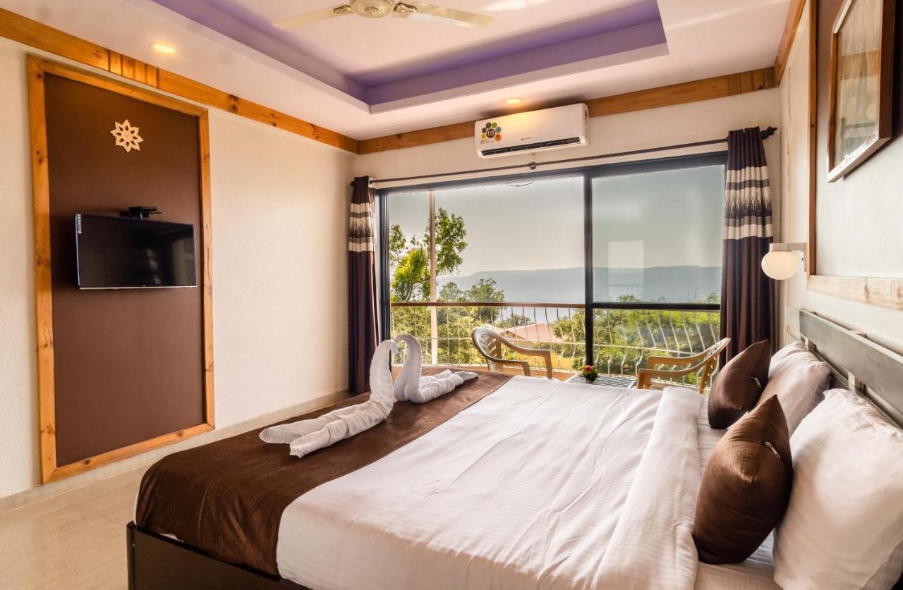 Executive Valley View Room