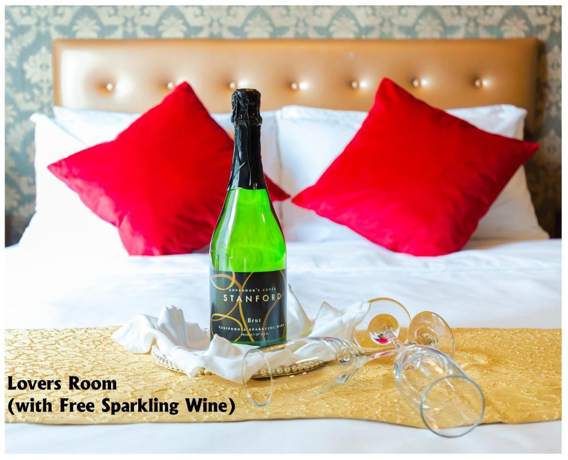 Lovers Room Sparkling
