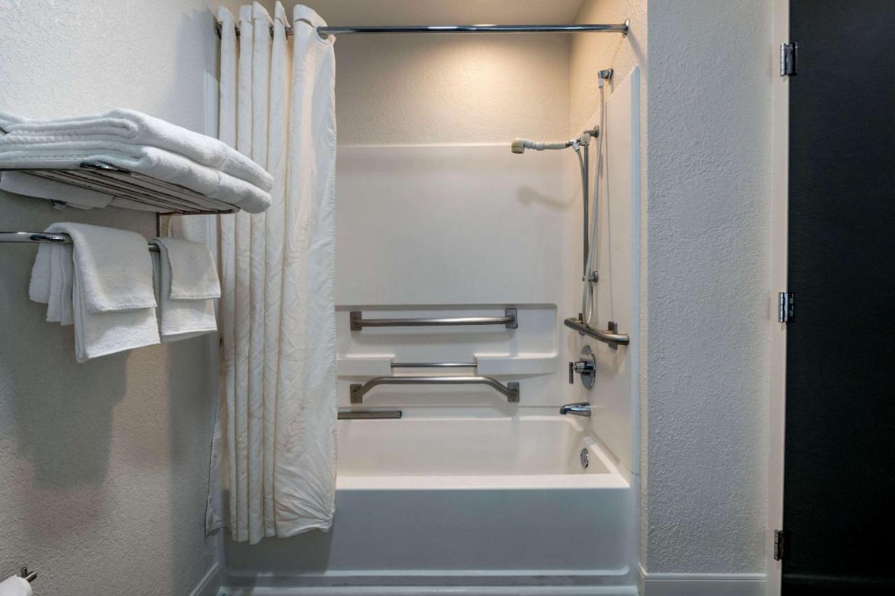 King Room with Tub - Disability Access/Non Smoking