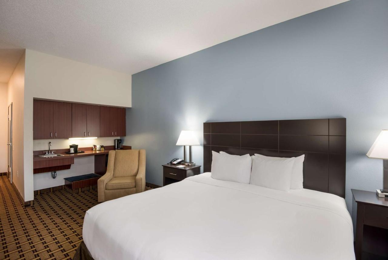 King Room with Roll-in Shower - Disability Access/Non-Smoking