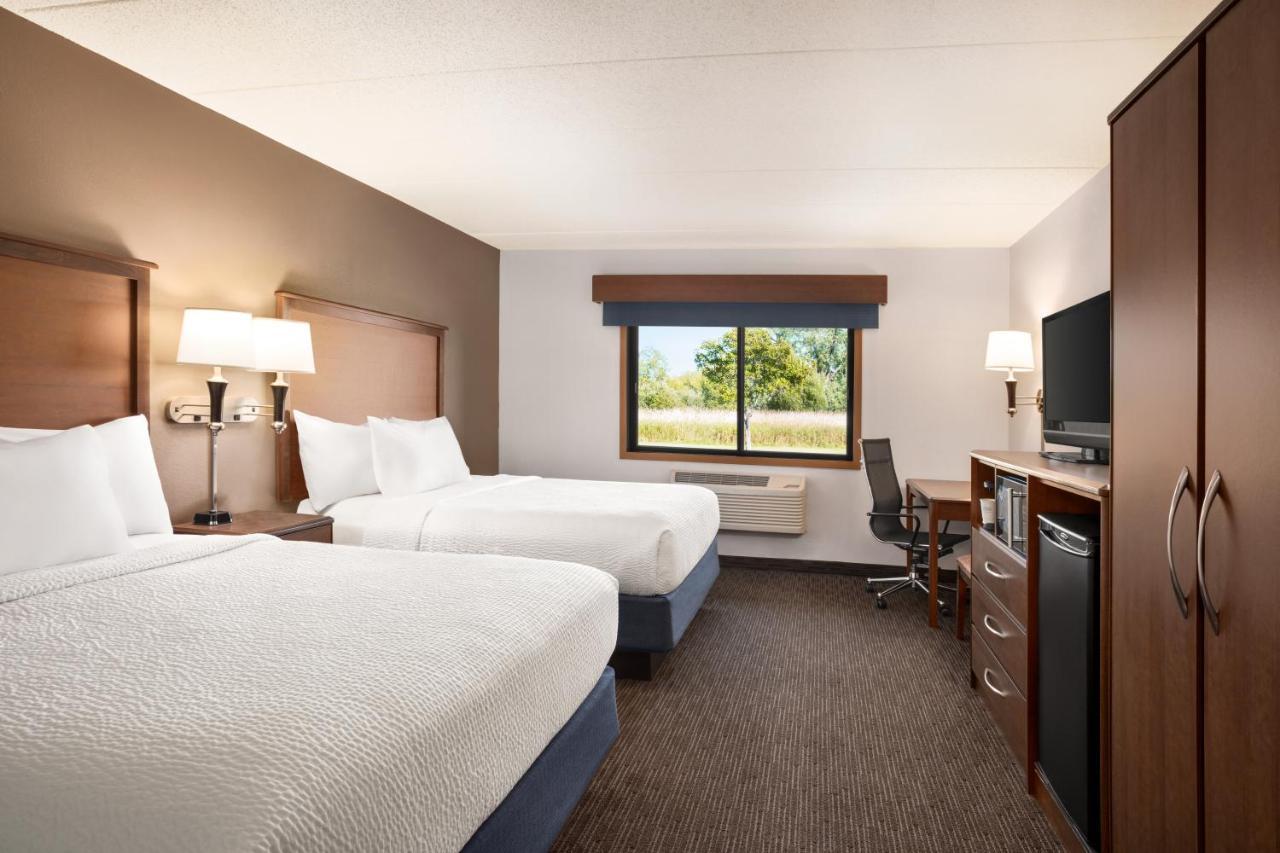Deluxe Queen Room - Mobility Access/Non-Smoking