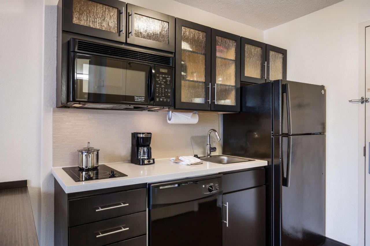 One-Bedroom Queen Suite with Roll-In Shower - Mobility Accessible