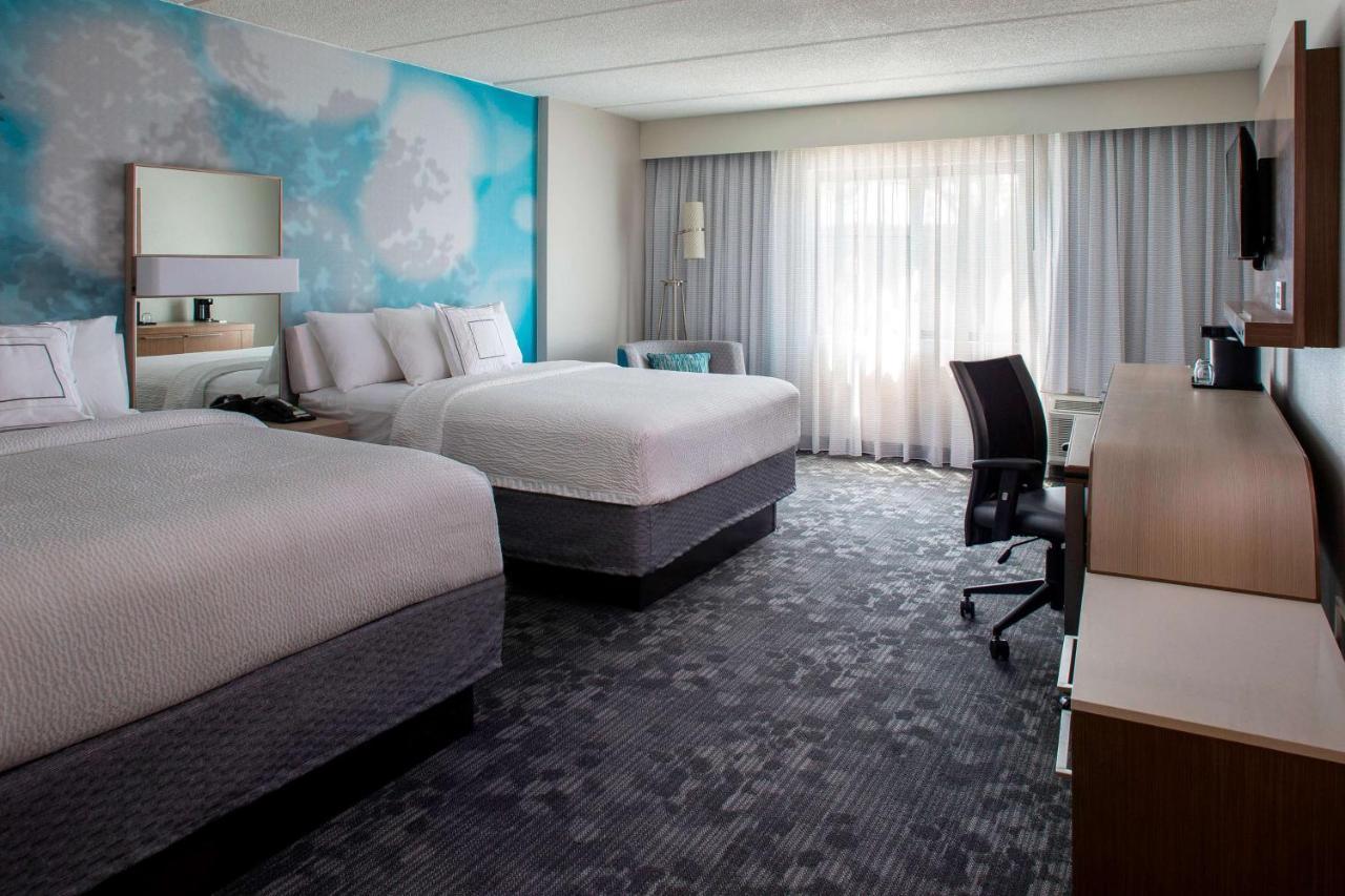 Queen Room with Two Queen Beds and Roll-In Shower - Mobility/Hearing Accessible