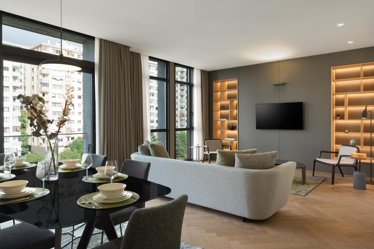 Three-Bedroom Apartment Balcony City View,1328456993:JPEG