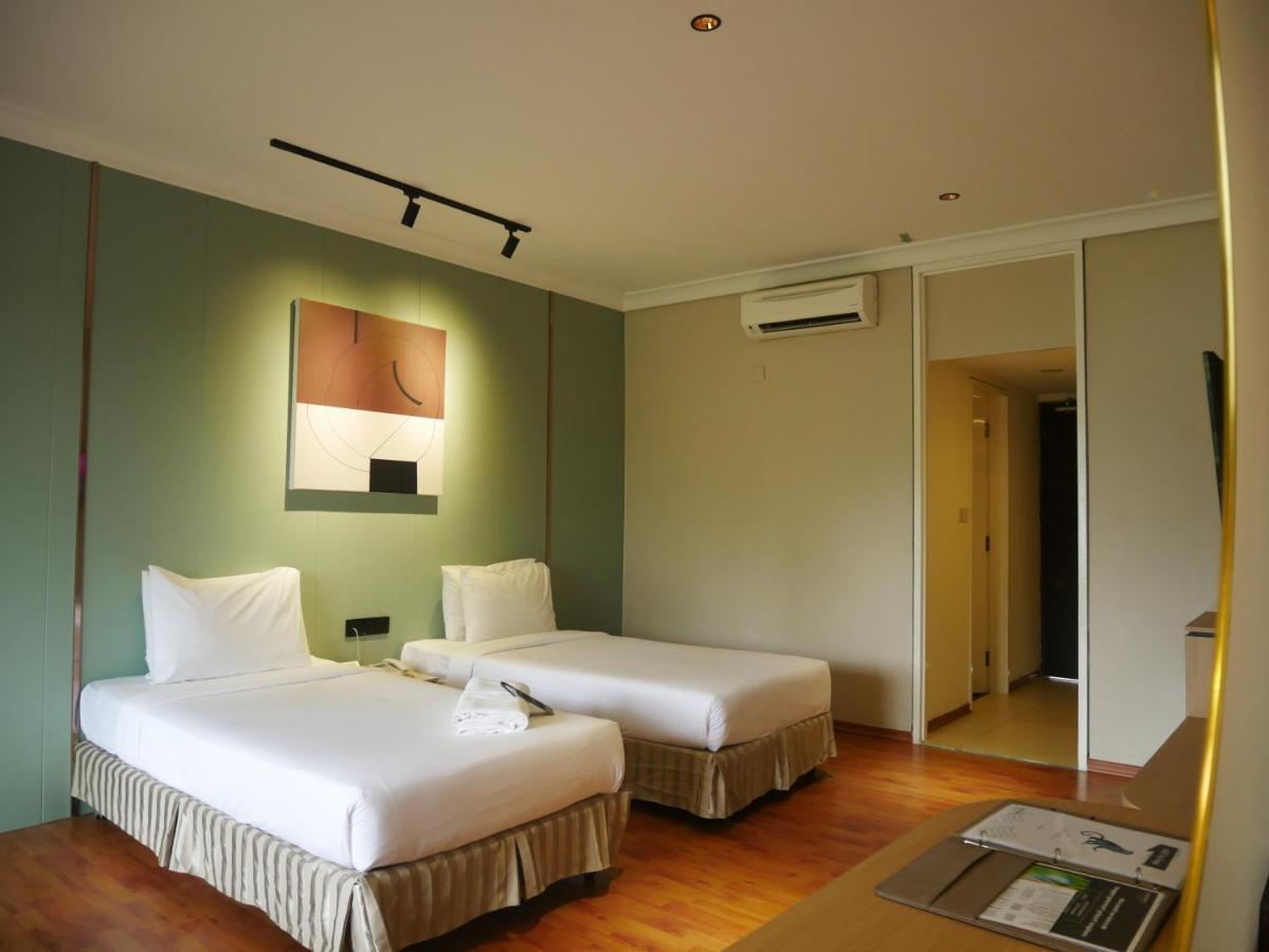 Standard Twin Room with Sea View