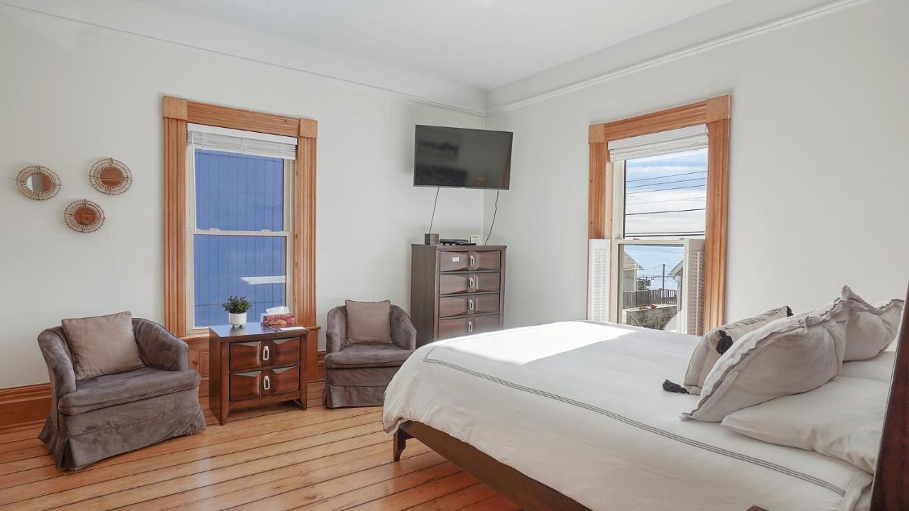 Superior Queen Room Sea View Main Floor