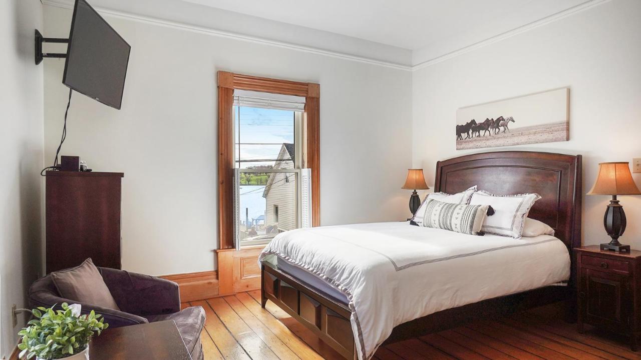 Superior Queen Room Sea View Main Floor