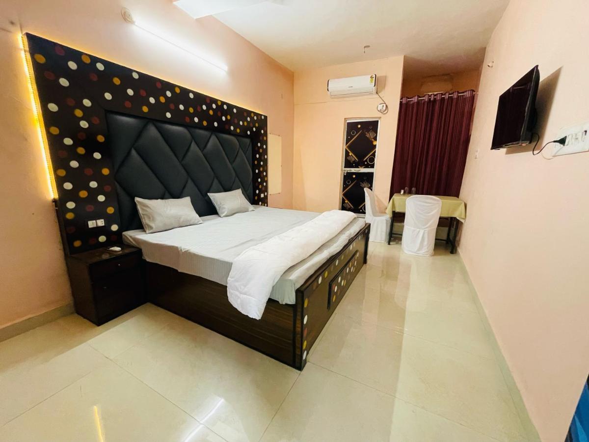 Deluxe Double Room (2 Adults + 1 Child)