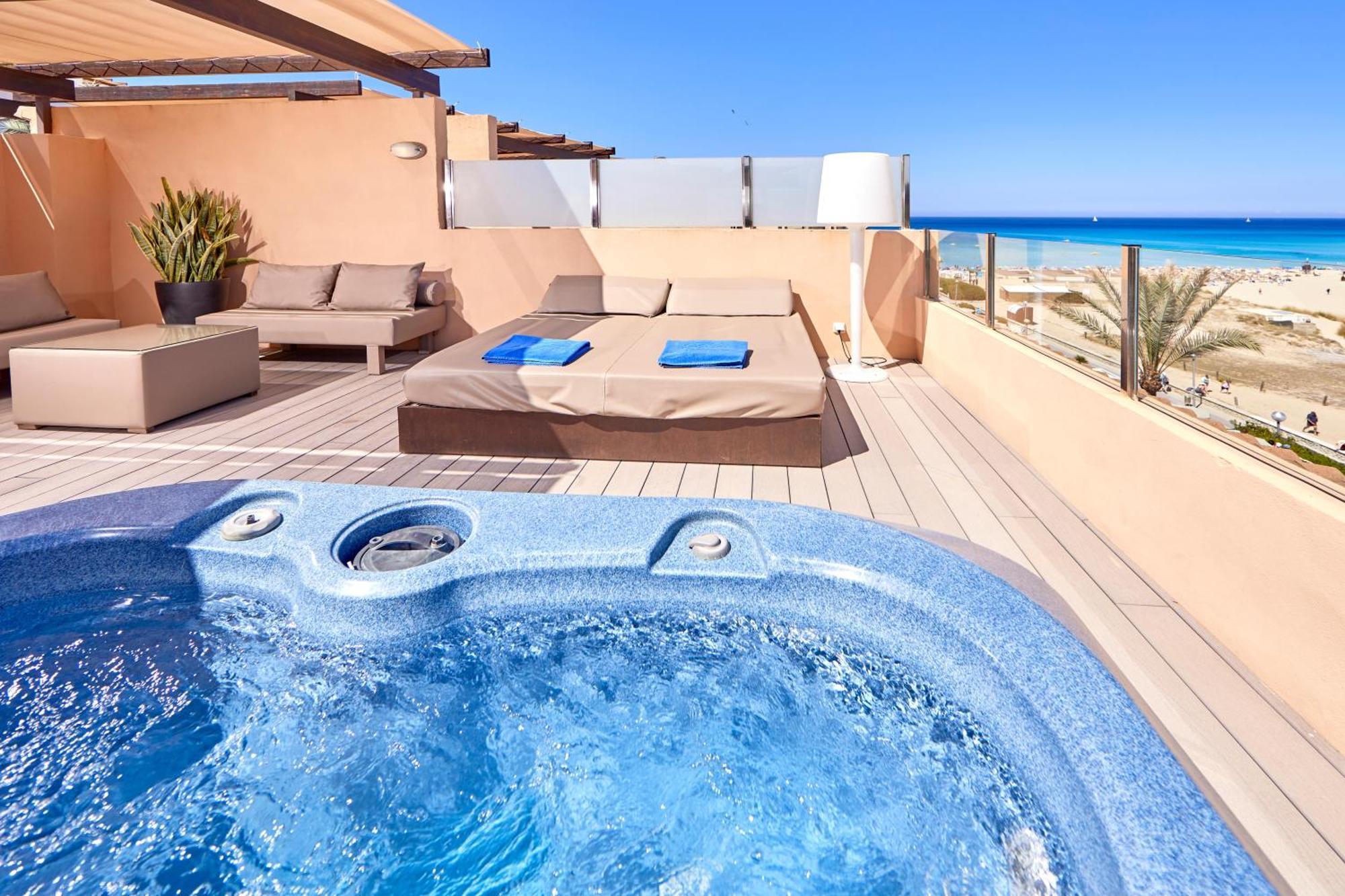 One-Bedroom Penthouse Suite Side Sea View