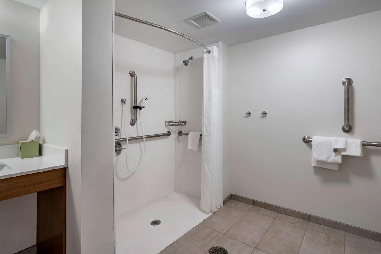 King Suite - Accessible/Non Smoking