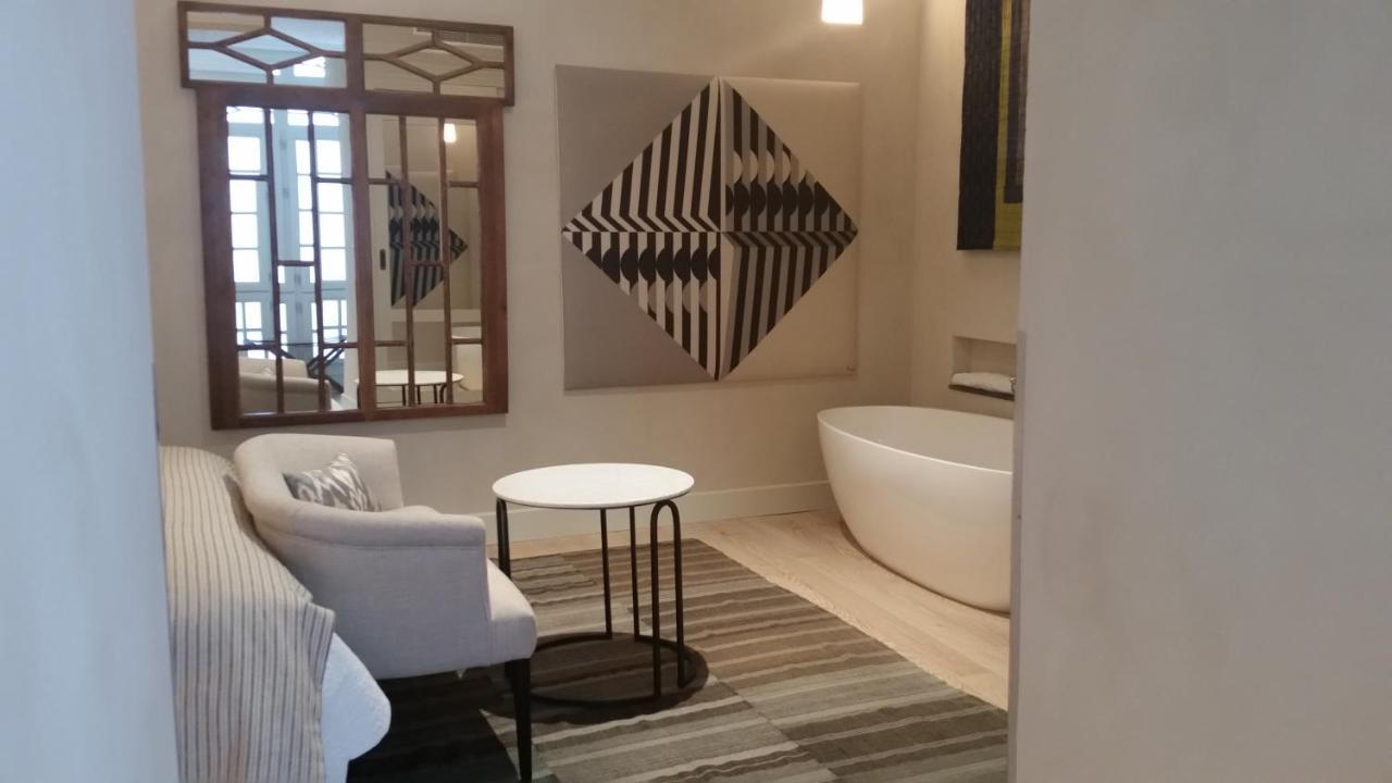 Chambre Lit King-Size - Vue sur Piscine