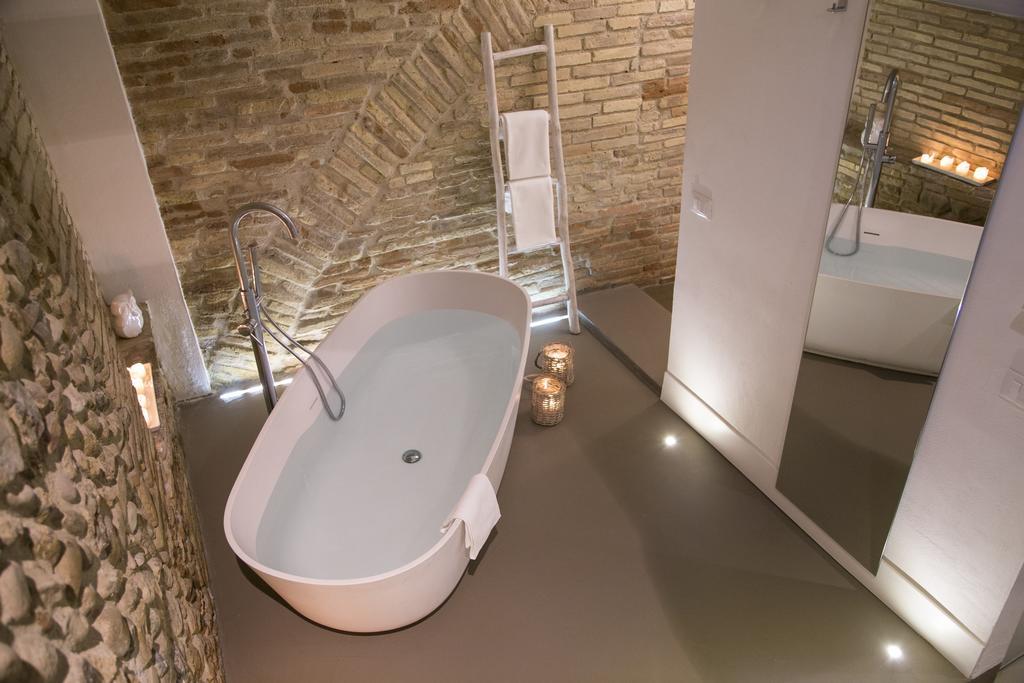 Deluxe Double Room with Bath-Split Level