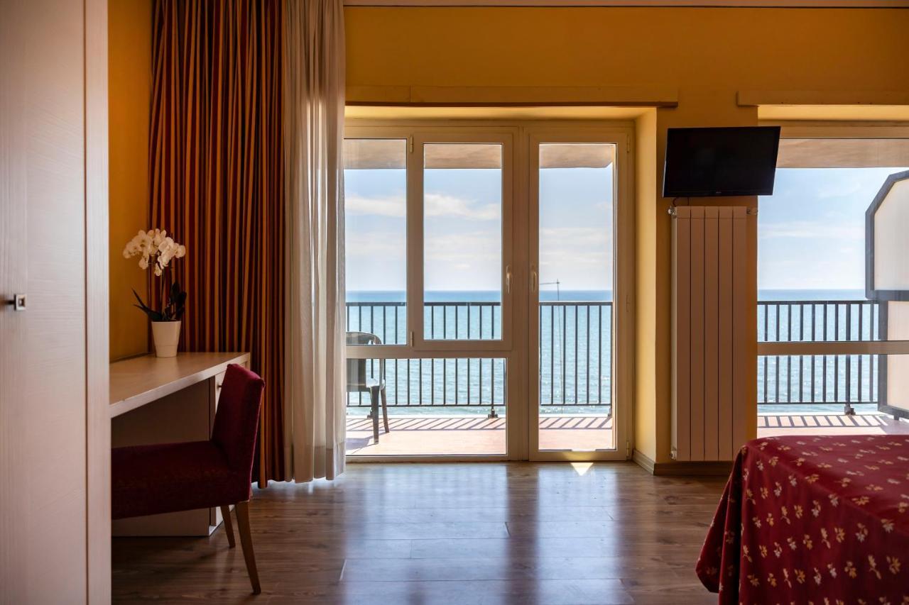 Standard Double or Twin Room with Sea View