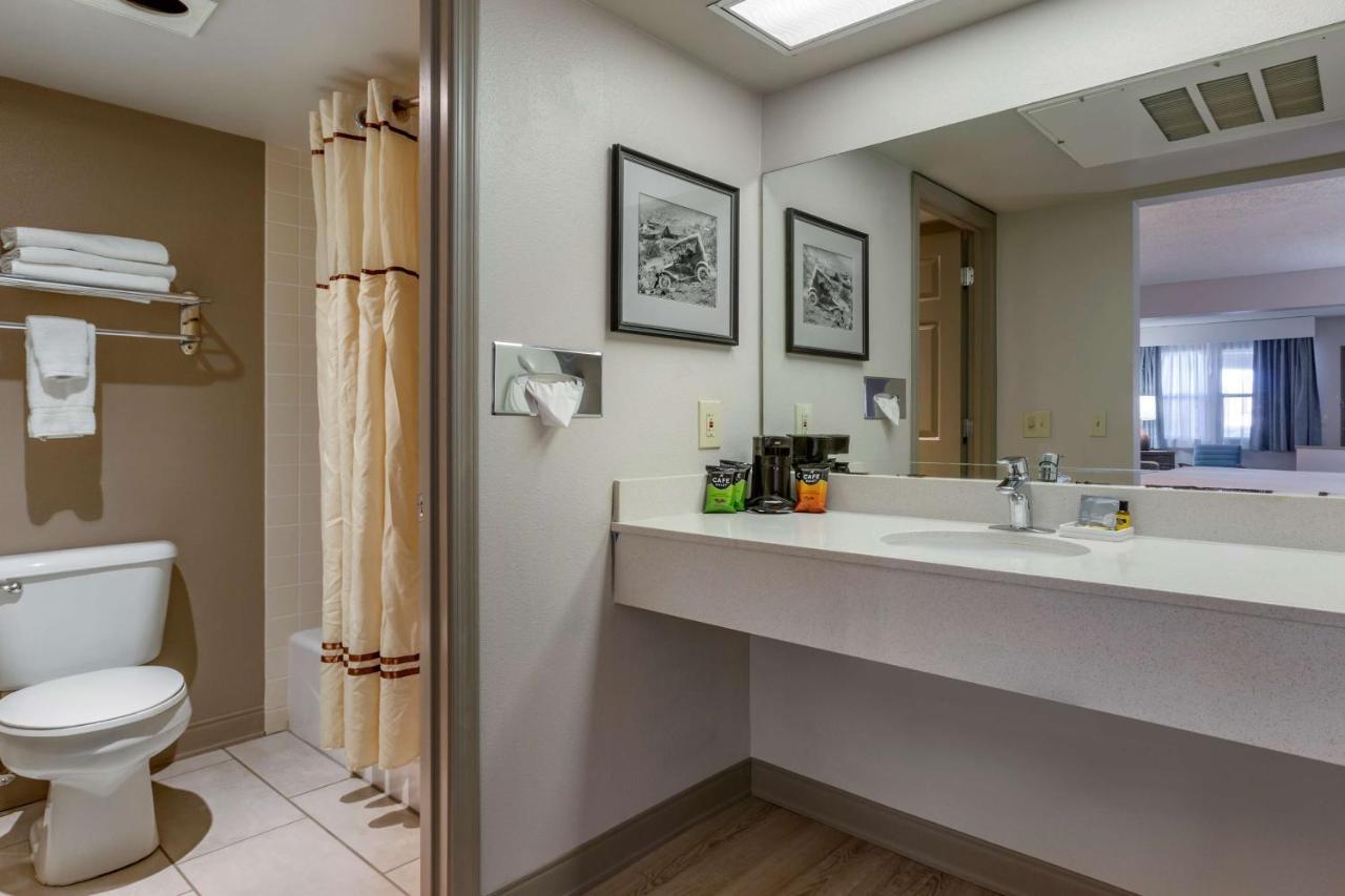 Queen Room with Two Queen Beds and Sofa Bed - Pet Friendly