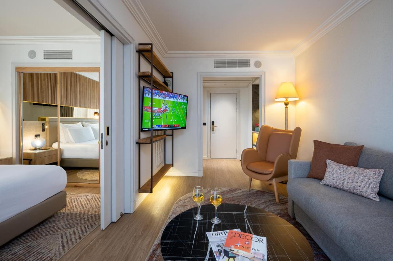 Deluxe Suite Premium with Pool View