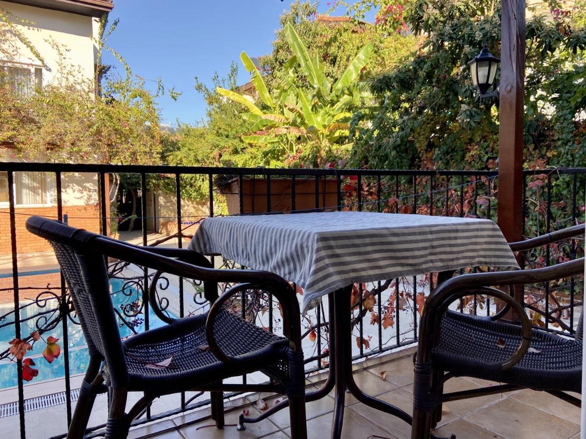 Apartment with Pool View